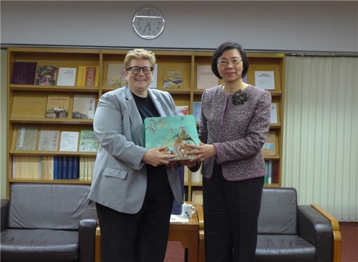 加拿大英屬哥倫比亞大學（UBC）圖書館館長Dr. Susan E. Parker一行三人參訪國家圖書館