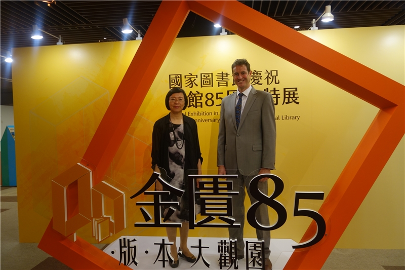 澳洲辦事處代表Mr. Gary Cowan前來國家圖書館拜會曾館長