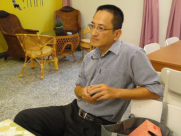 中正大學歷史系黃俊龍助理教授榮升副教授