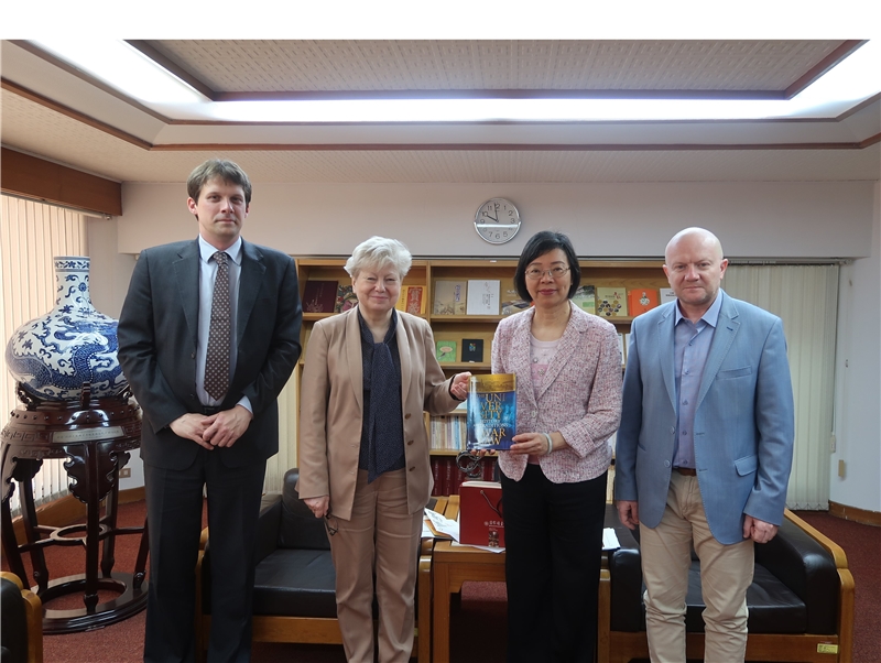 波蘭華沙大學副校長及東方研究院副院長一行三人參訪國圖