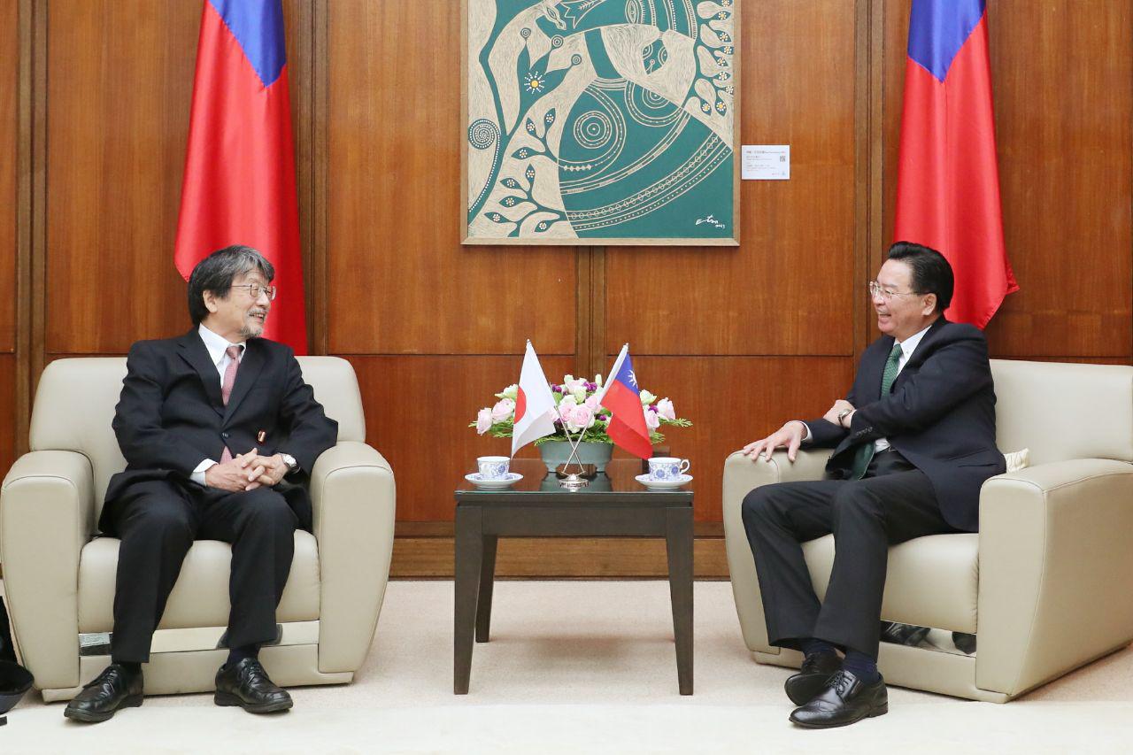 日本早稻田大學臺灣研究所所長若林正丈教授榮獲我國「紫色大綬景星勳章」