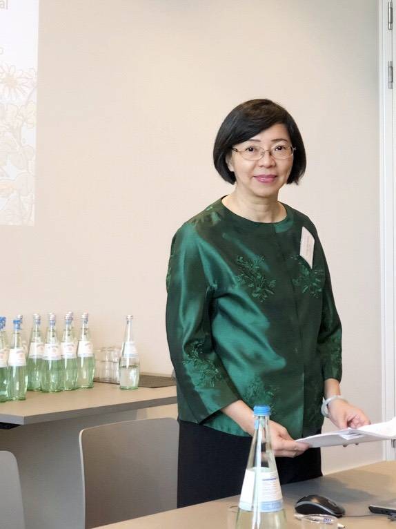 國圖曾淑賢館長受邀至德國發表論文，並與服務標竿科隆市立圖書館進行交流