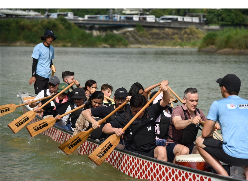 十六國訪臺學人划龍舟慶端午，響應臺灣防疫新生活