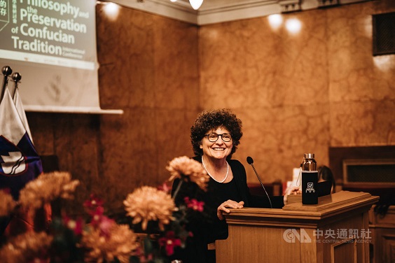 學友羅亞娜（Jana S. ROŠKER）教授榮獲第25屆臺法文化獎