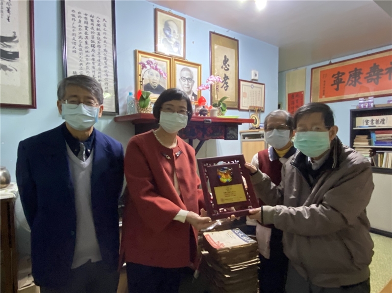 梁庚堯、梁庚寅與梁庚辰先生共同捐贈家傳藏書與手稿，惠施天下，豐富國圖特色館藏