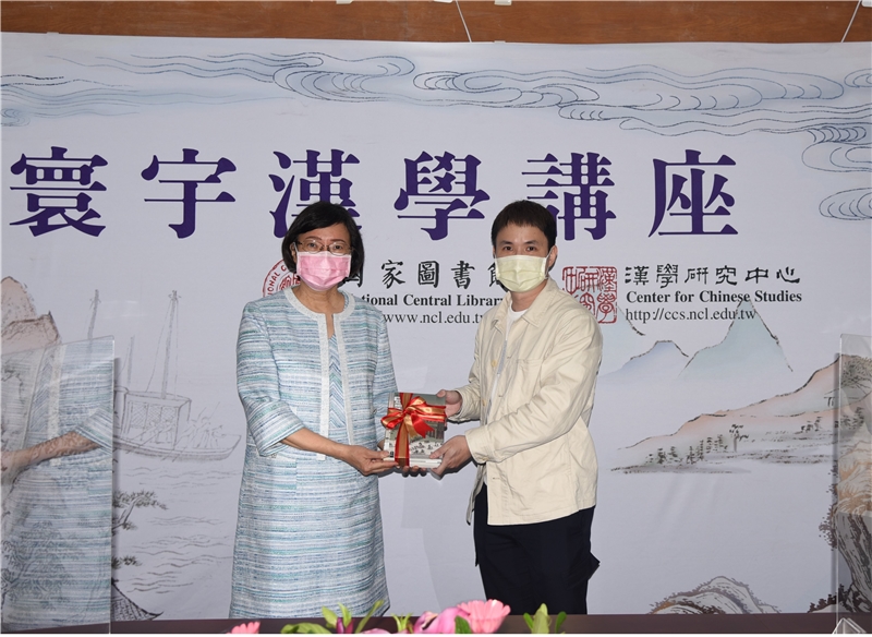 漢學中心學友陳英傑博士蒞館演講，並捐贈七千餘冊西文研究專書嘉惠國人