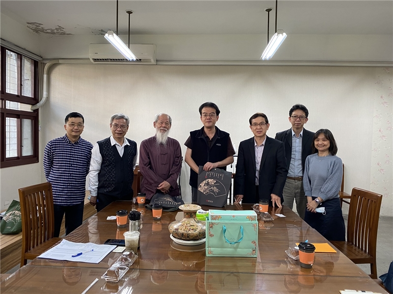 閩南歌仔冊傳唱百年，法國漢學家陳慶浩教授將珍藏俗曲資料等藏書捐贈國家圖書館