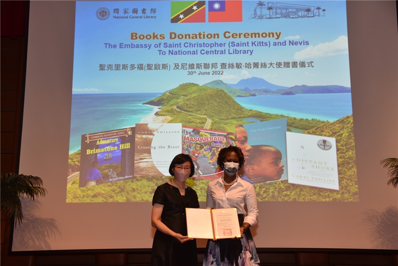 聖克里斯多福及尼維斯聯邦駐臺大使贈書國家圖書館