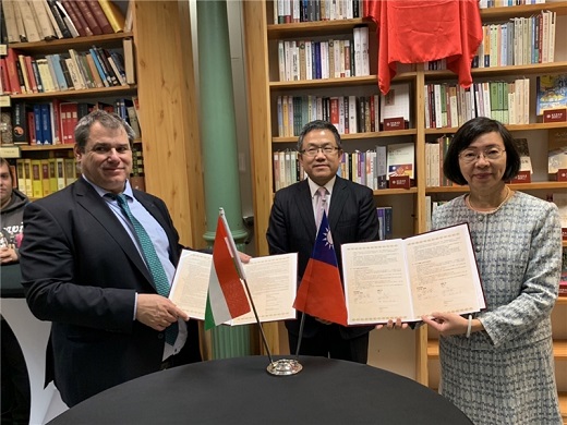 國家圖書館與匈牙利羅蘭大學簽署合作協議建置「臺灣漢學資源中心」同時簽署「古籍聯合目錄」合作協議書