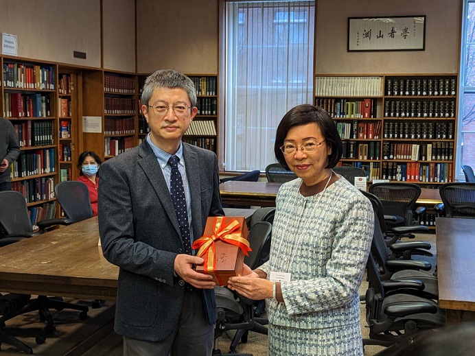 國家圖書館聯合中研院、臺大等機構赴美參展 贈書千冊予國際漢學研究重鎮哈佛燕京圖書館典藏