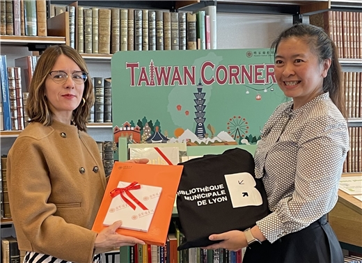 臺法友好 國圖致贈法國兩圖書館Taiwan Corner