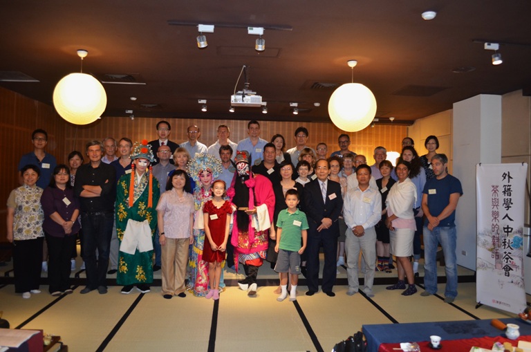 本中心舉辦「茶與樂的對話──外籍訪問學人中秋節茶會」