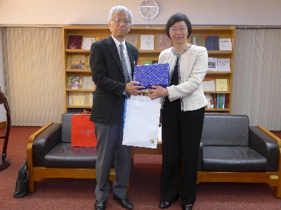 日本東京大學駒場校區教養學部部長石井洋二郎（Ishii Yojiro）教授與川島真（Kawashima Shin）教授等一行五人來館參訪