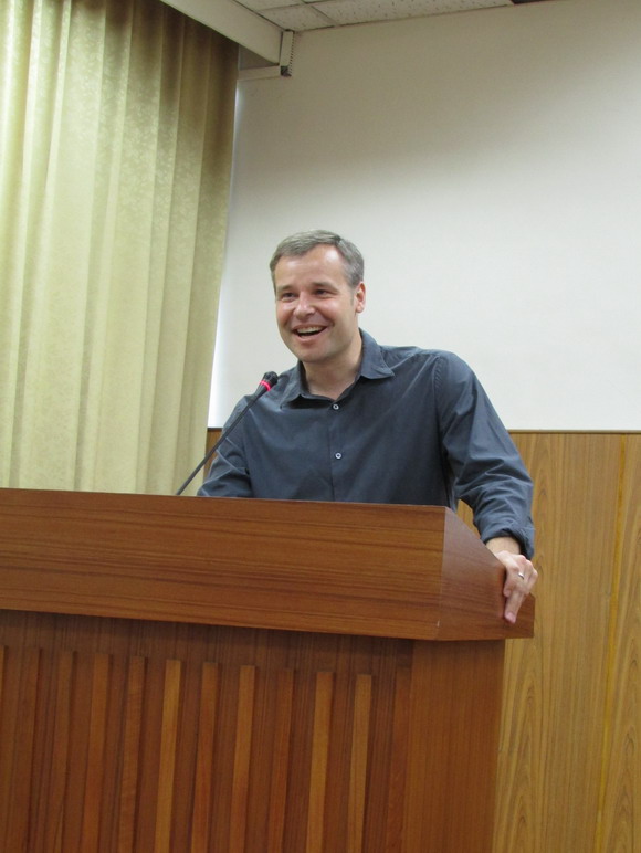 清華大學中文系侯道儒助理教授榮升副教授