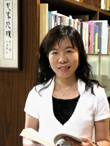 臺灣大學臺灣文學研究所黃美娥教授榮任該所所長