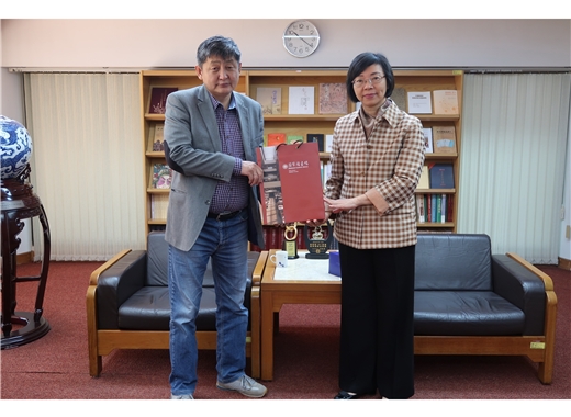 國立蒙古博物館館長率團參訪國家圖書館
