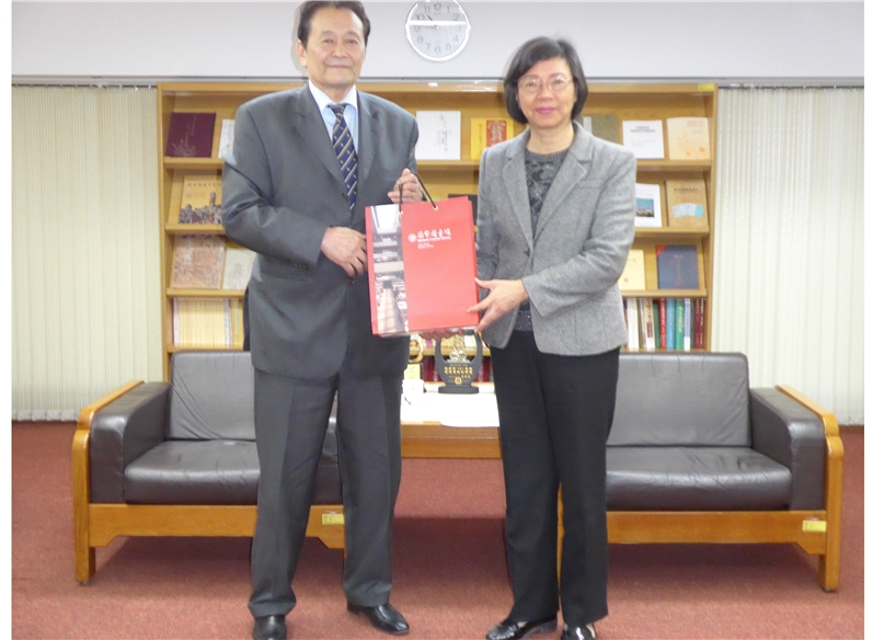 駐臺北烏蘭巴托貿易經濟代表處海隆代表（Representative Mr. Khaliun Panidjunai）與副代表參訪國家圖書館