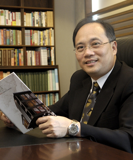 臺灣大學歷史學系吳密察教授榮任國史館館長